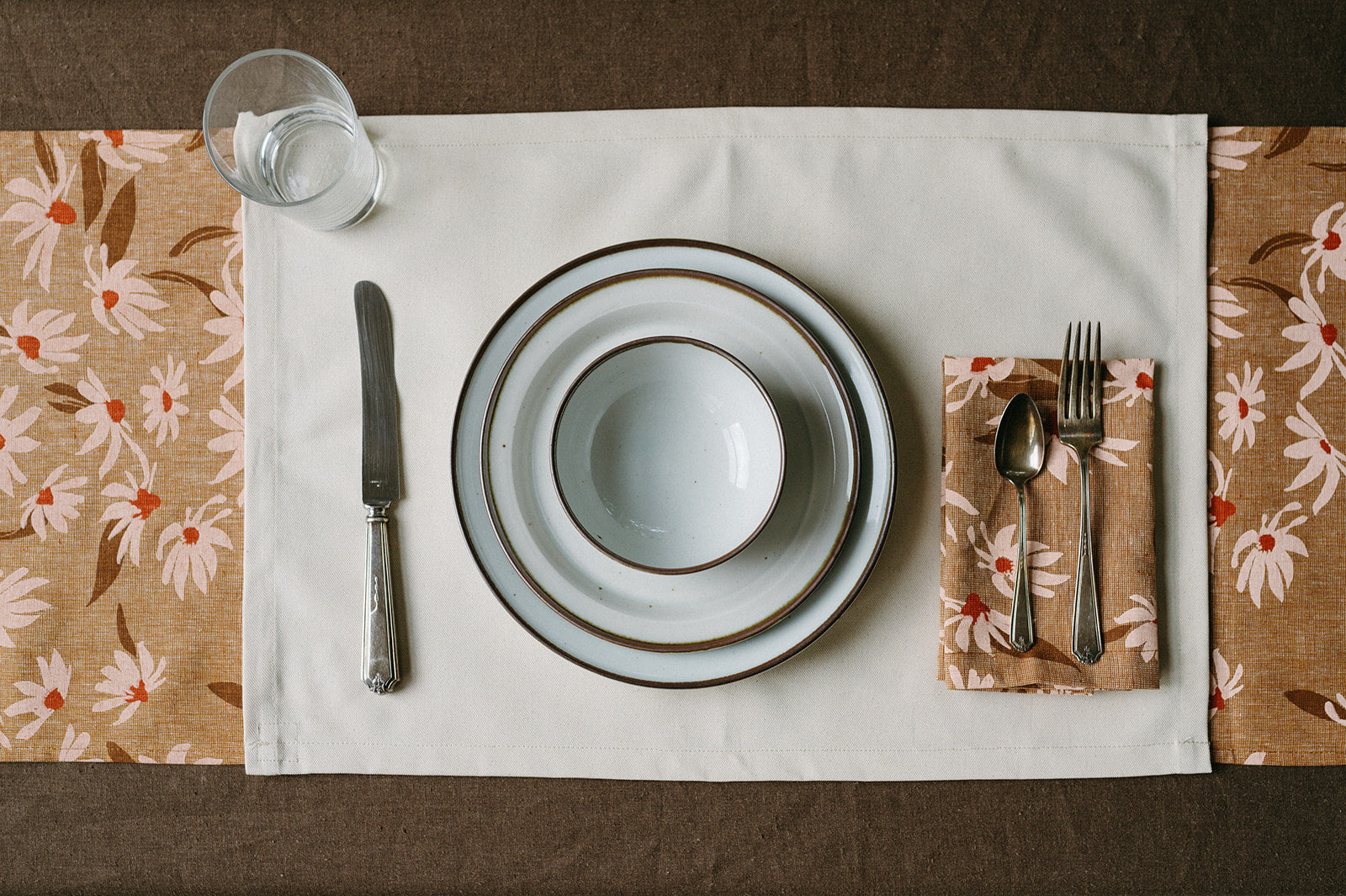 Natural Linen Dining Table Runners – Elegant & Eco-Friendly