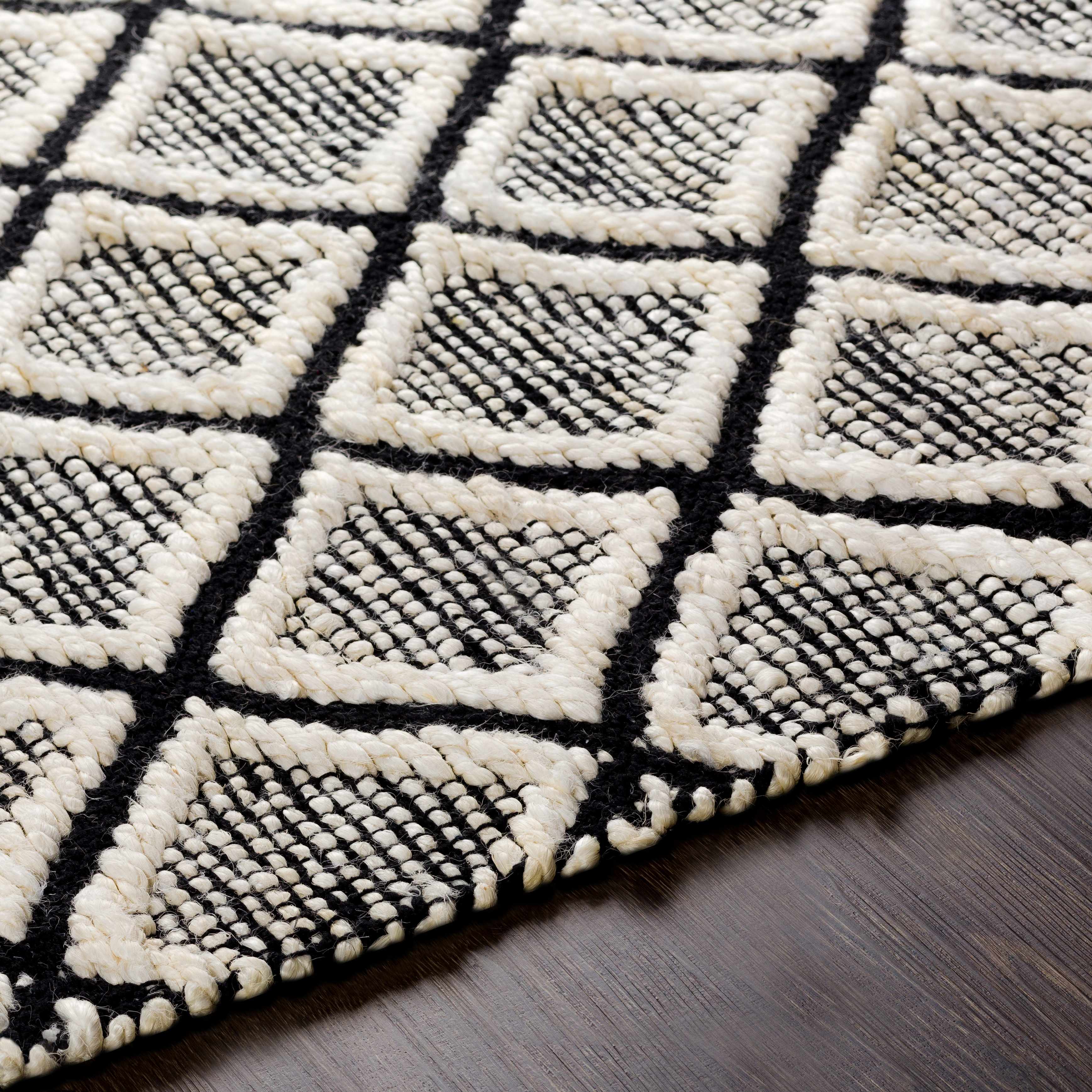 Handwoven Jute & Cotton Rug – Transitional Bohemian Design, Black & Cream