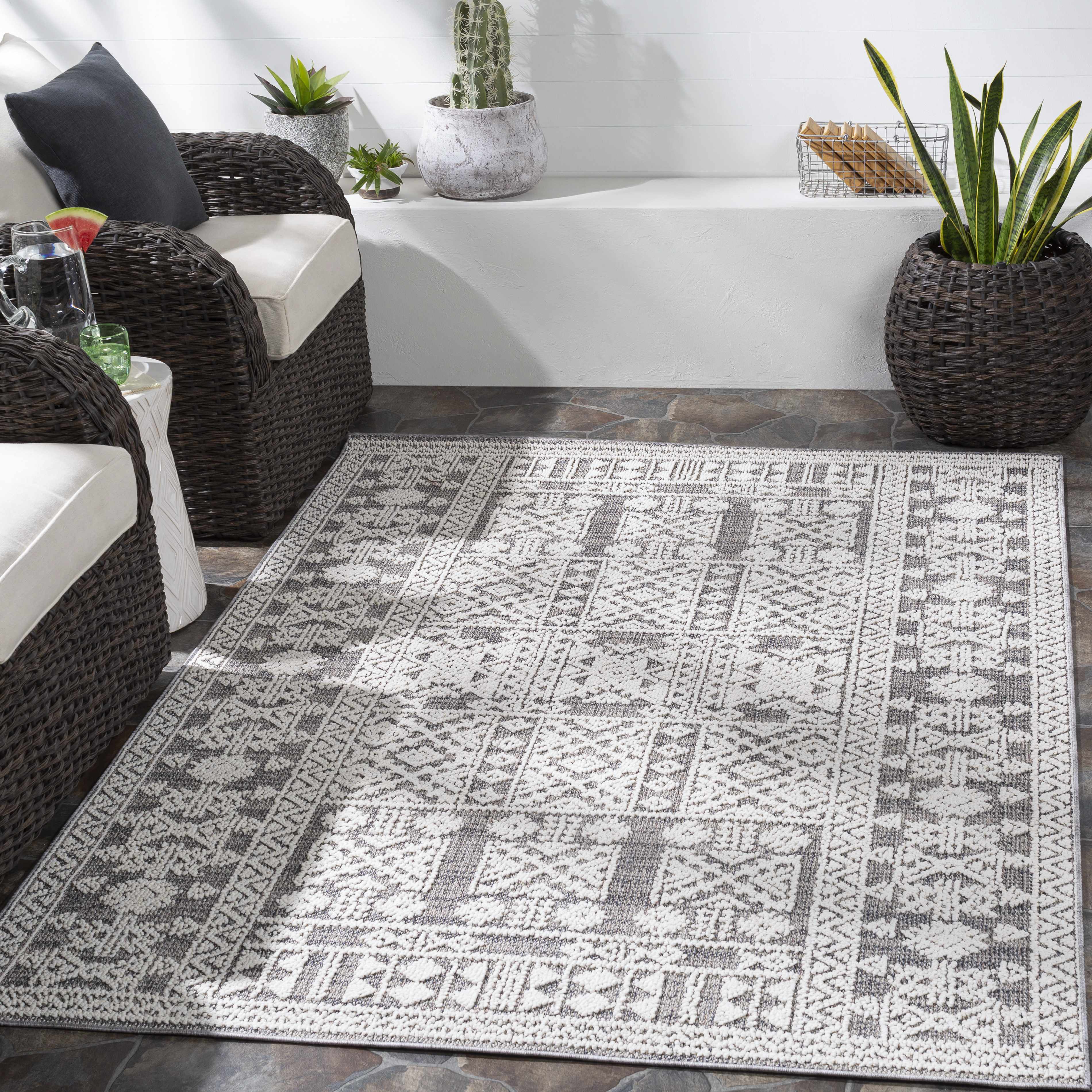 Luxury Transitional & Bohemian Machine-Woven Polypropylene Rug – White, Black, Gray