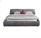 Luukse Moderne Minimalistiese Gestoffeerde Bed – Massiewe Houtplatform met Houtskool Fluweel en Wolksagte Gestoffeerde Stoffering