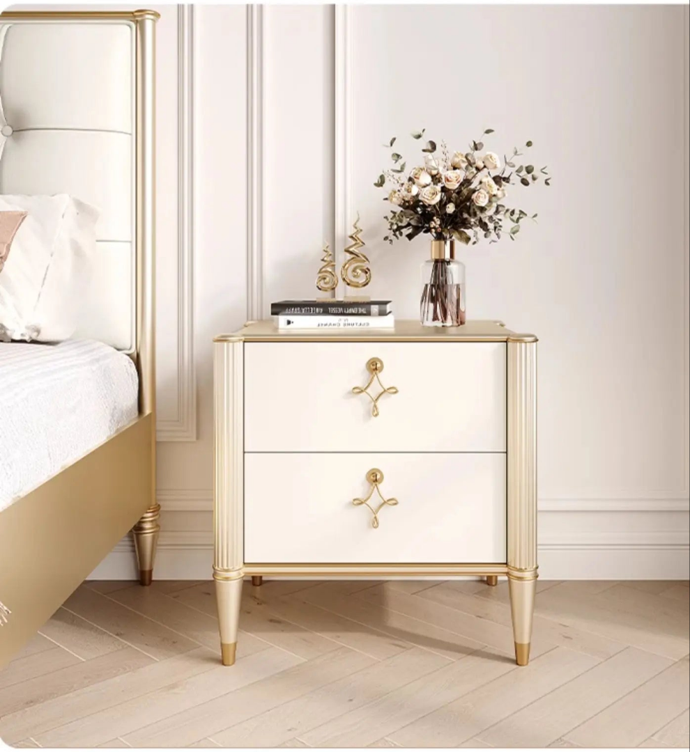 Hollywood Regency Art Deco Revival-nagtafeltjie – Luukse satynlakafwerking met goue lintstrikhandvatsels