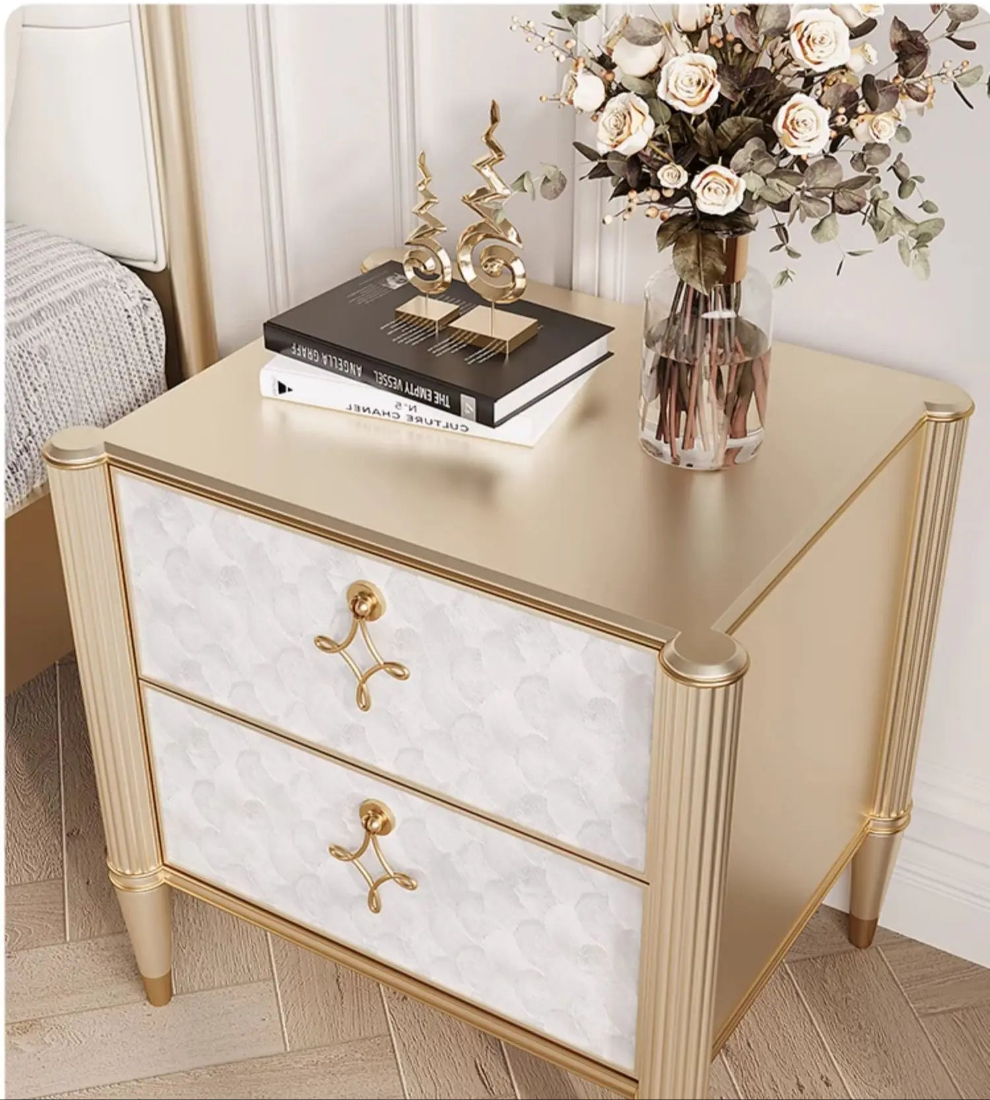 Hollywood Regency Art Deco Revival-nagtafeltjie – Luukse satynlakafwerking met goue lintstrikhandvatsels