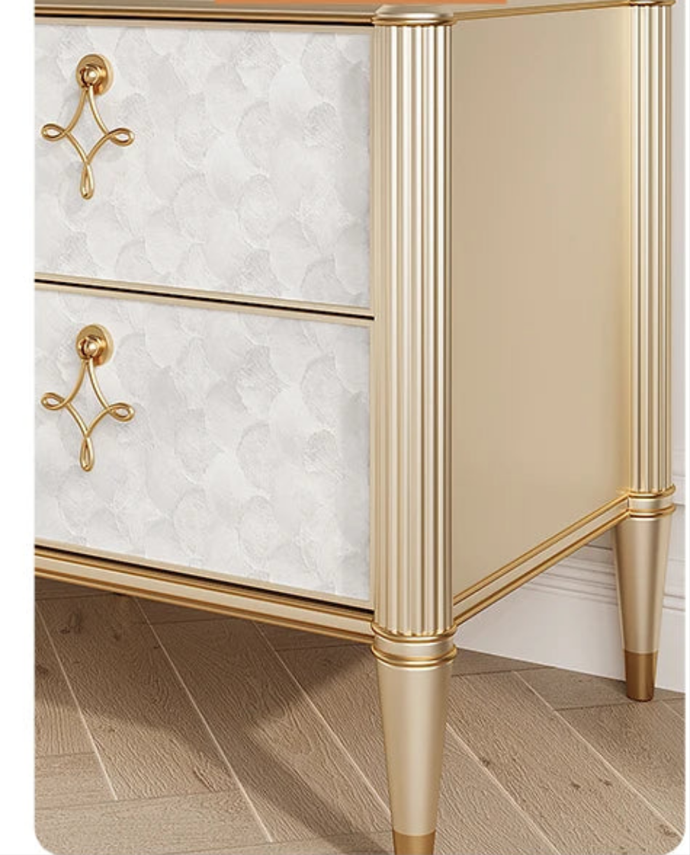 Hollywood Regency Art Deco Revival-nagtafeltjie – Luukse satynlakafwerking met goue lintstrikhandvatsels