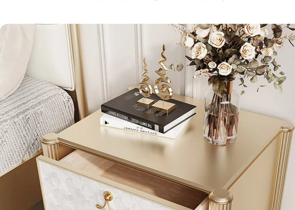Hollywood Regency Art Deco Revival-nagtafeltjie – Luukse satynlakafwerking met goue lintstrikhandvatsels
