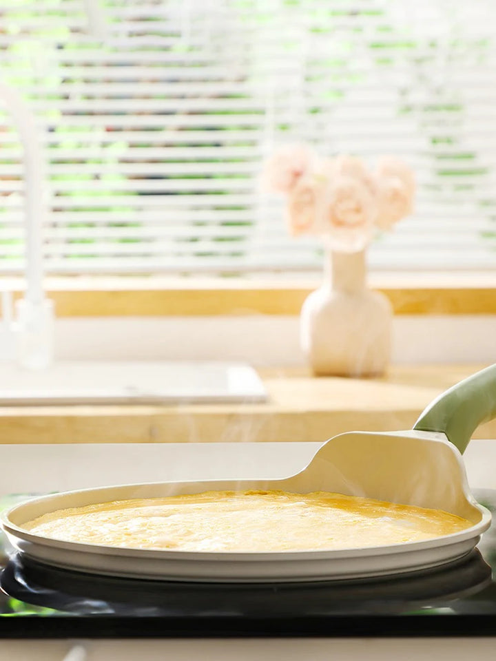 24cm Non-Stick Frying Pan – Red or Green

This is the only frying pan you’ll ever need!