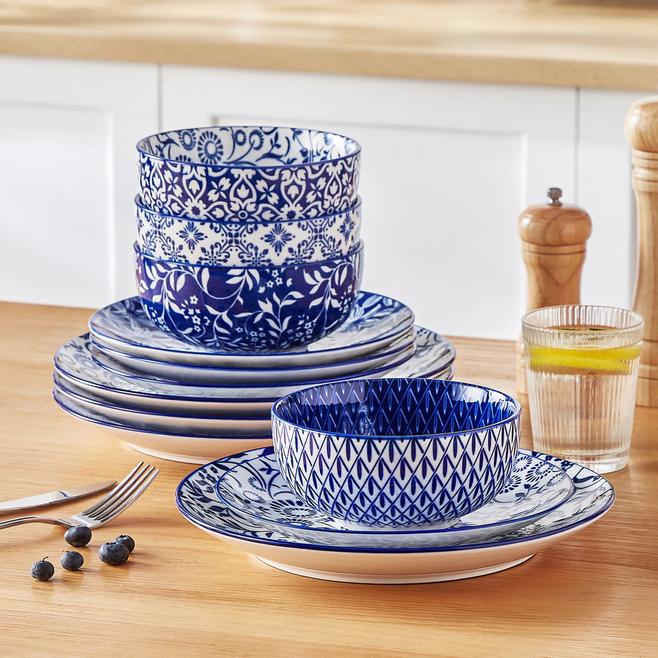 Elegant Blue & White Porcelain Dinnerware Set – Multiple Sizes Available