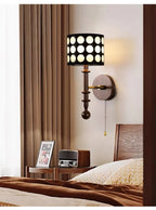 Luukse Middel-eeuse Art Deco-stofmuurkandelaar – Swart en okkerneut, LED-beligting