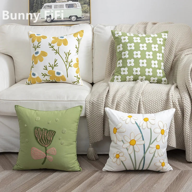 Vintage Florals with a Fresh Pop of Colour 45x45cm