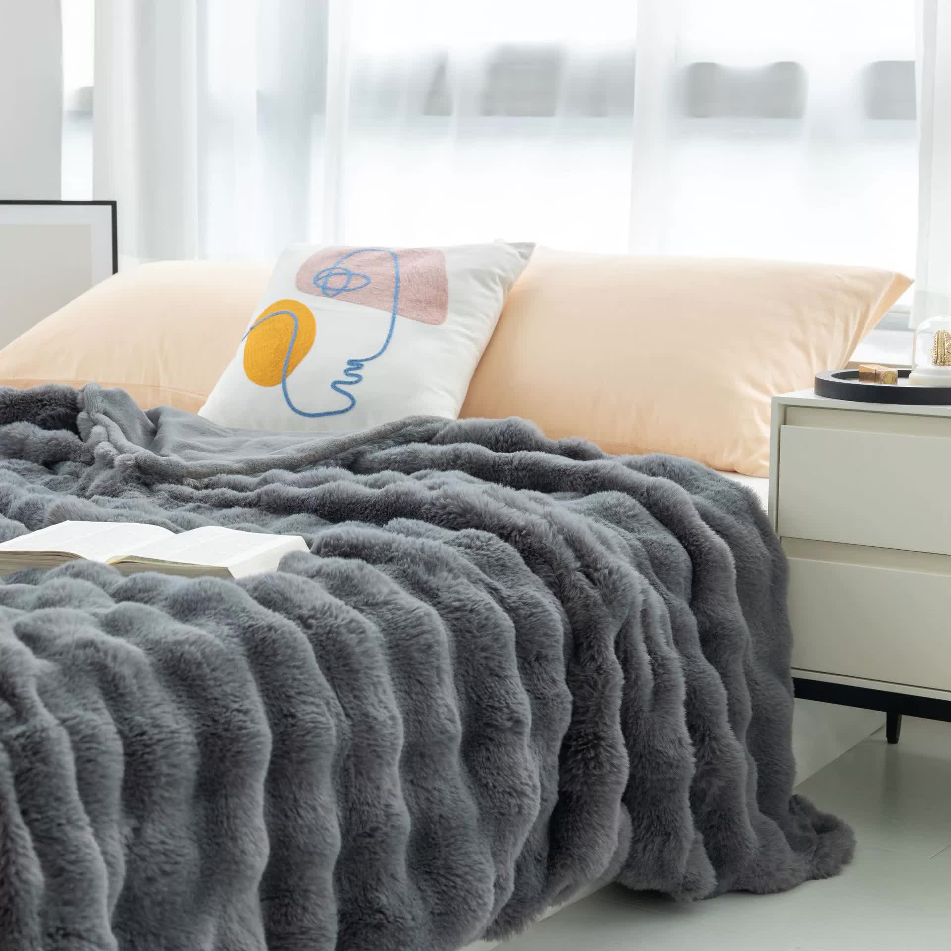 NNEDSZ Dark Grey 130*160cm Plush Toscana Rabbit Hair Throw Blanket - Soft Flannel Fleece for All Seasons, Perfect for Couch & Bed-0