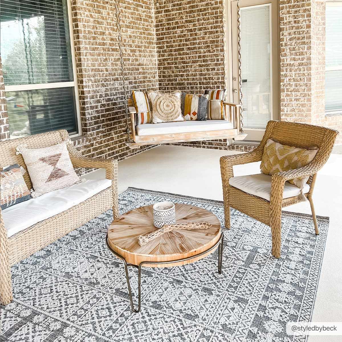 Luxury Transitional & Bohemian Machine-Woven Polypropylene Rug – White, Black, Gray