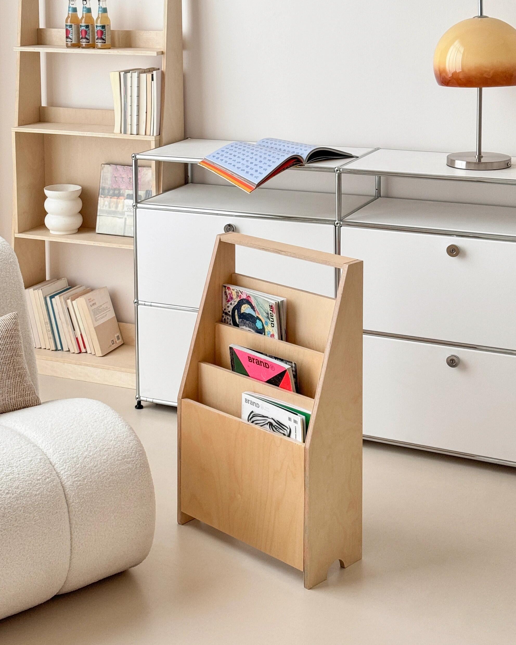 Vintage Wooden Magazine Rack & Bookshelf – Classic Retro Storage | Elegant Home Organizer